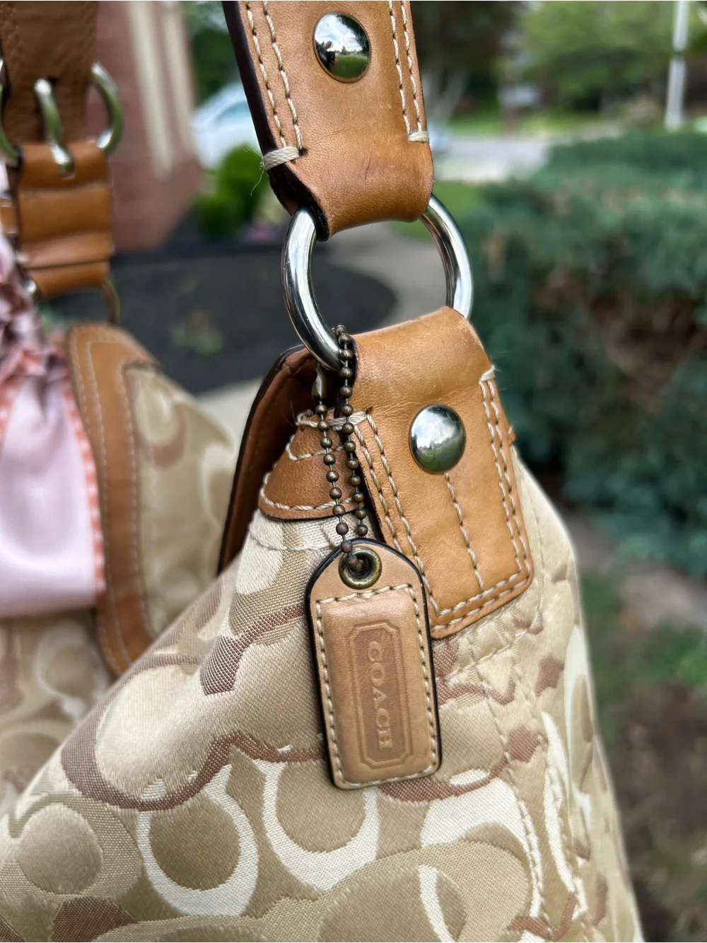 Coach Beige & Tan Signature optic twilly included!